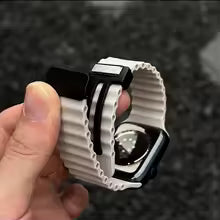 Smartwatch Pro – Fitness Tracker & Stylish Sports Watch